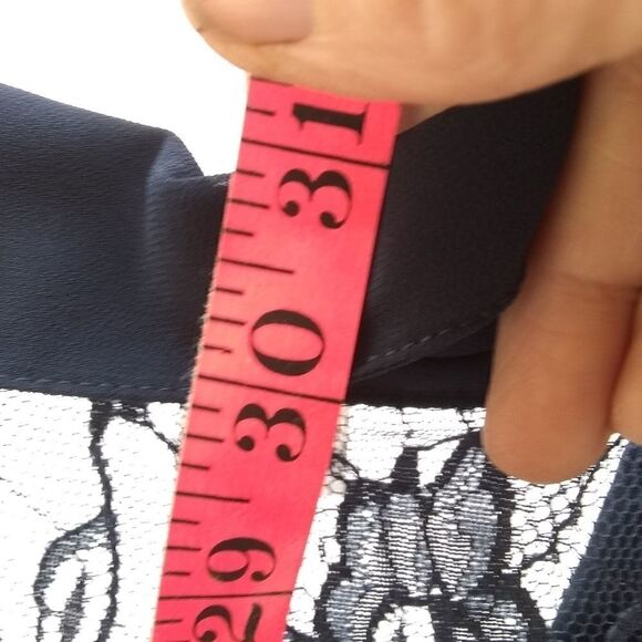 Studio Y lace top - Picture 5 of 5